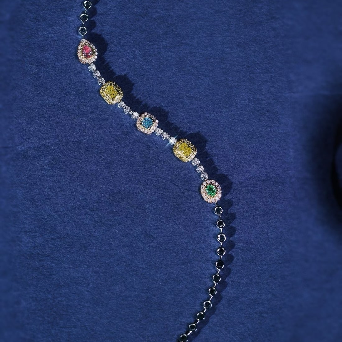 14k Gold 0.97 Ctw Natural Color Diamond & Diamond Bracelet - 5