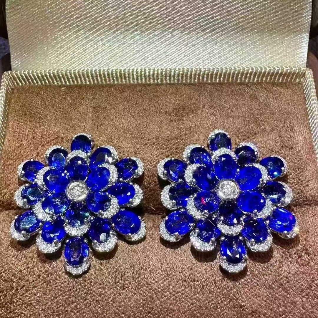 14k Gold 11.45 Ctw Natural Sapphire & Diamond Earrings: Ref:231105200 // gold content:14k gold // main gemstone:sapphire // shape:oval // carat weight:11. 02ct // color:blue // treatment:natural // // adjacent gemstone 2 : diamond // shape:round //