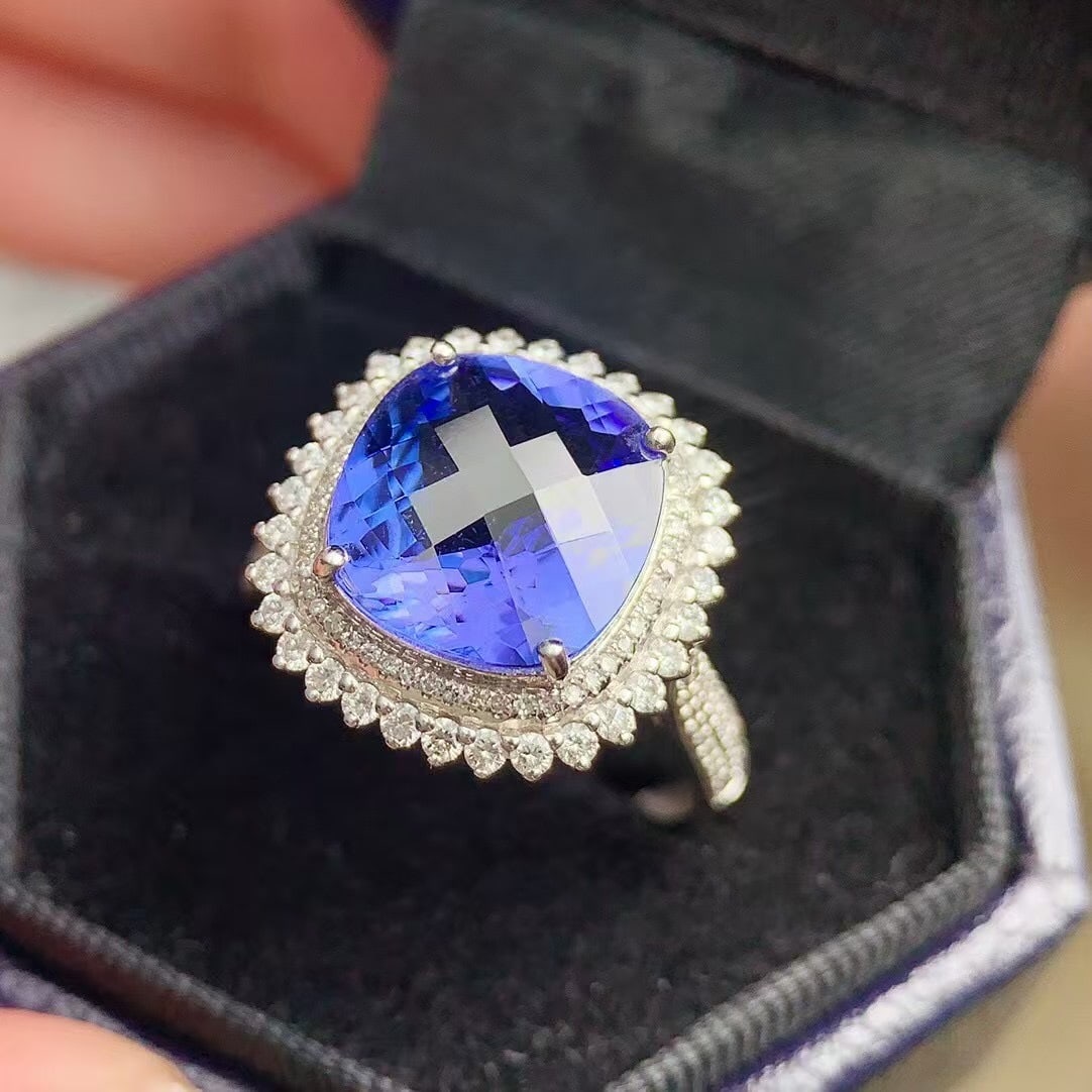 14k Gold 4.5 Ct Natural Tanzanite & Diamond Ring - 3