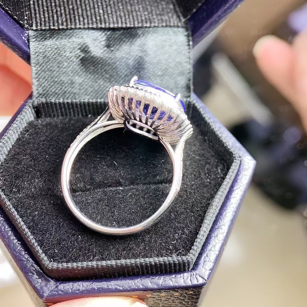 14k Gold 4.5 Ct Natural Tanzanite & Diamond Ring - 4