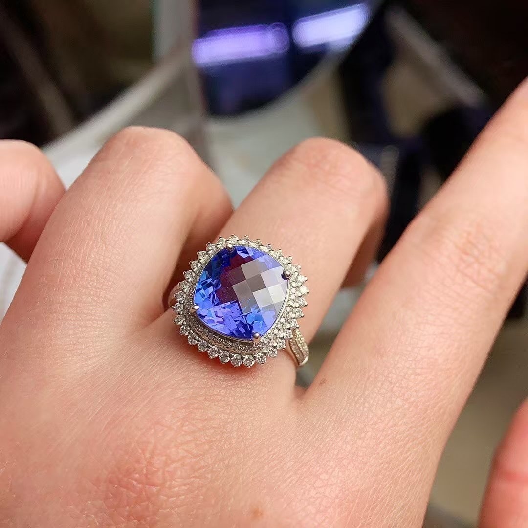 14k Gold 4.5 Ct Natural Tanzanite & Diamond Ring - 5