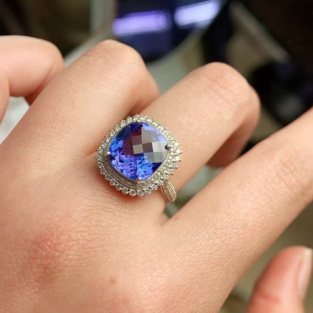 14k Gold 4.5 Ct Natural Tanzanite & Diamond Ring - 6