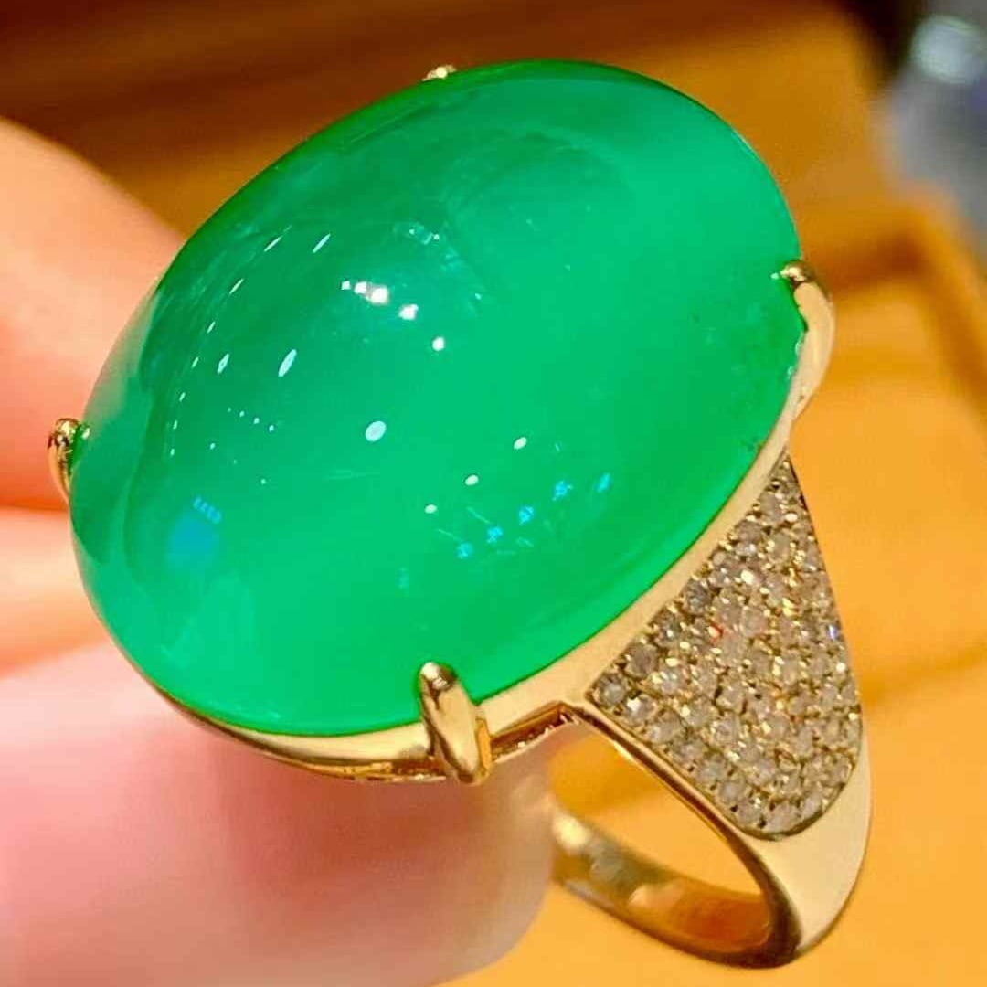 14k Gold 14.5 Ct Natural Emerald & Diamond Ring: Ref:231105235 // gold content:14k gold // ring size:7. 25us // // main gemstone:emerald // shape:oval // carat weight:14. 5ct // color:green // treatment:natural // // adjacent gemstone 2 :