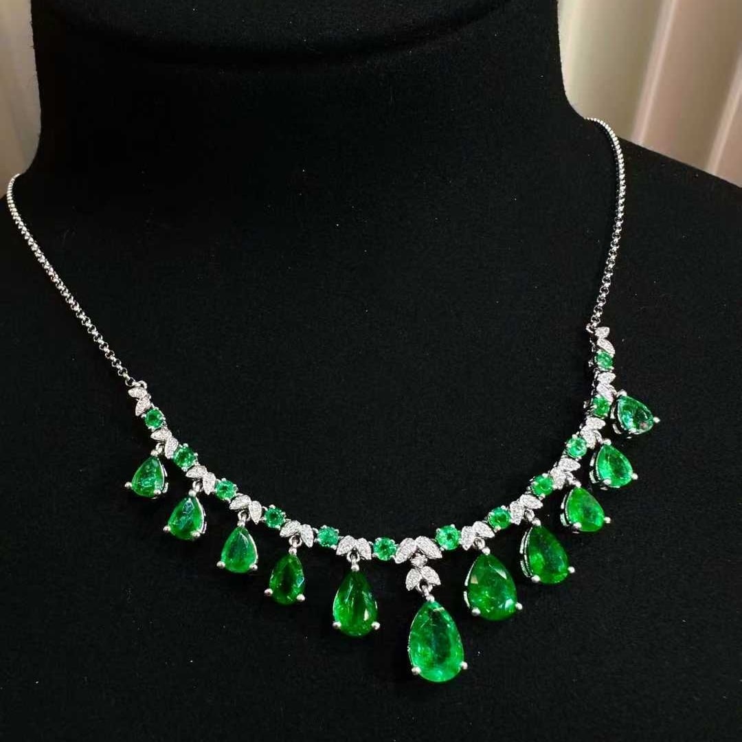 14k Gold 5.15 Ctw Natural Emerald & Diamond Necklace - 2