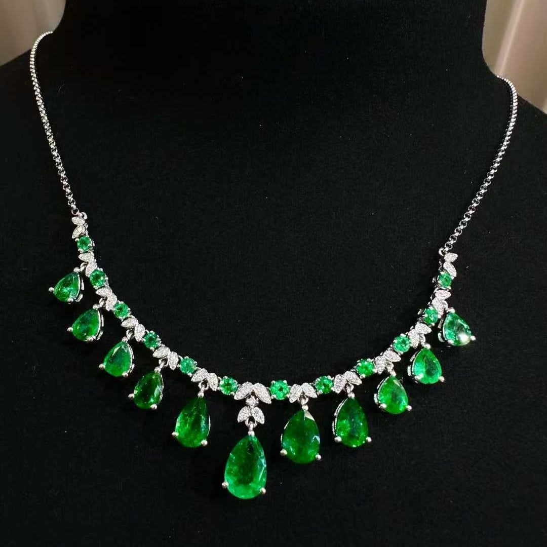 14k Gold 5.15 Ctw Natural Emerald & Diamond Necklace - 3