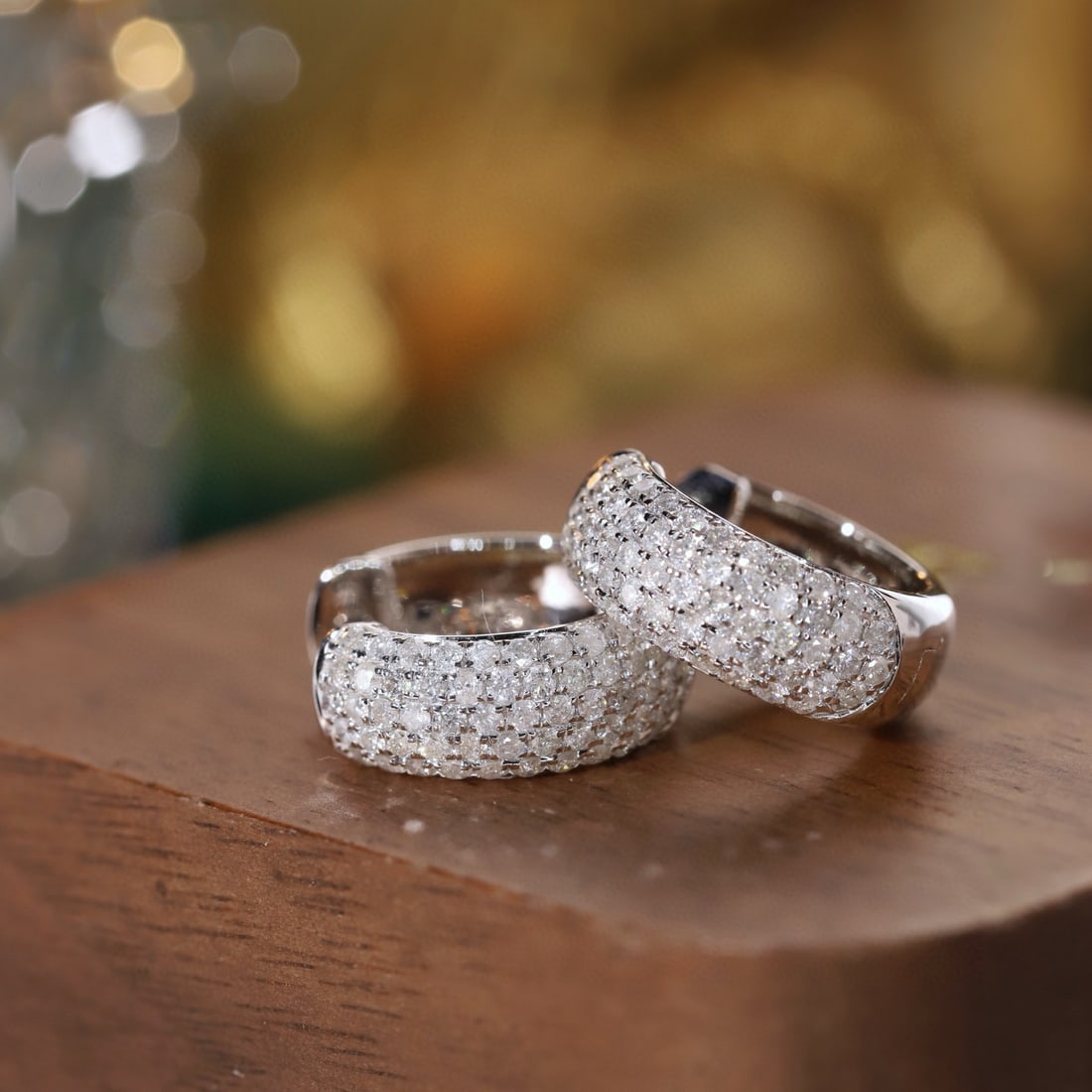 14k Gold 0.85 Ct Natural H Diamond Earrings: Ref:231105256 // gold content:14k gold // main gemstone:diamond // shape:round // carat weight:0. 85ct // clarity grade:vs-si // color:h // treatment:natural // cut grade:g // High Estimate: 5000Low