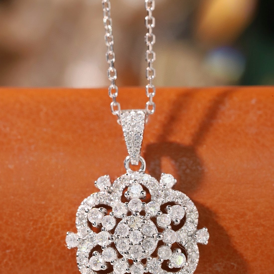 14k Gold 0.60 Ct Natural H Diamond Necklace: Ref:231105258 // gold content:14k gold // main gemstone:diamond // shape:round // carat weight:0. 60ct // clarity grade:vs-si // color:h // treatment:natural // cut grade:g // High Estimate: 3300Low