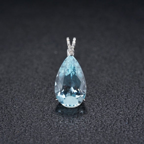 14k Gold 6.16 Ct Natural Aquamarine & Diamond Pendant( Without Chain ): Ref:231106013 // gold content:14k gold // main gemstone:aquamarine // shape:pear // carat weight:6. 16ct // color:santa maria color // treatment:natural // // adjacent gemstone 2 : diamond // shape:ro