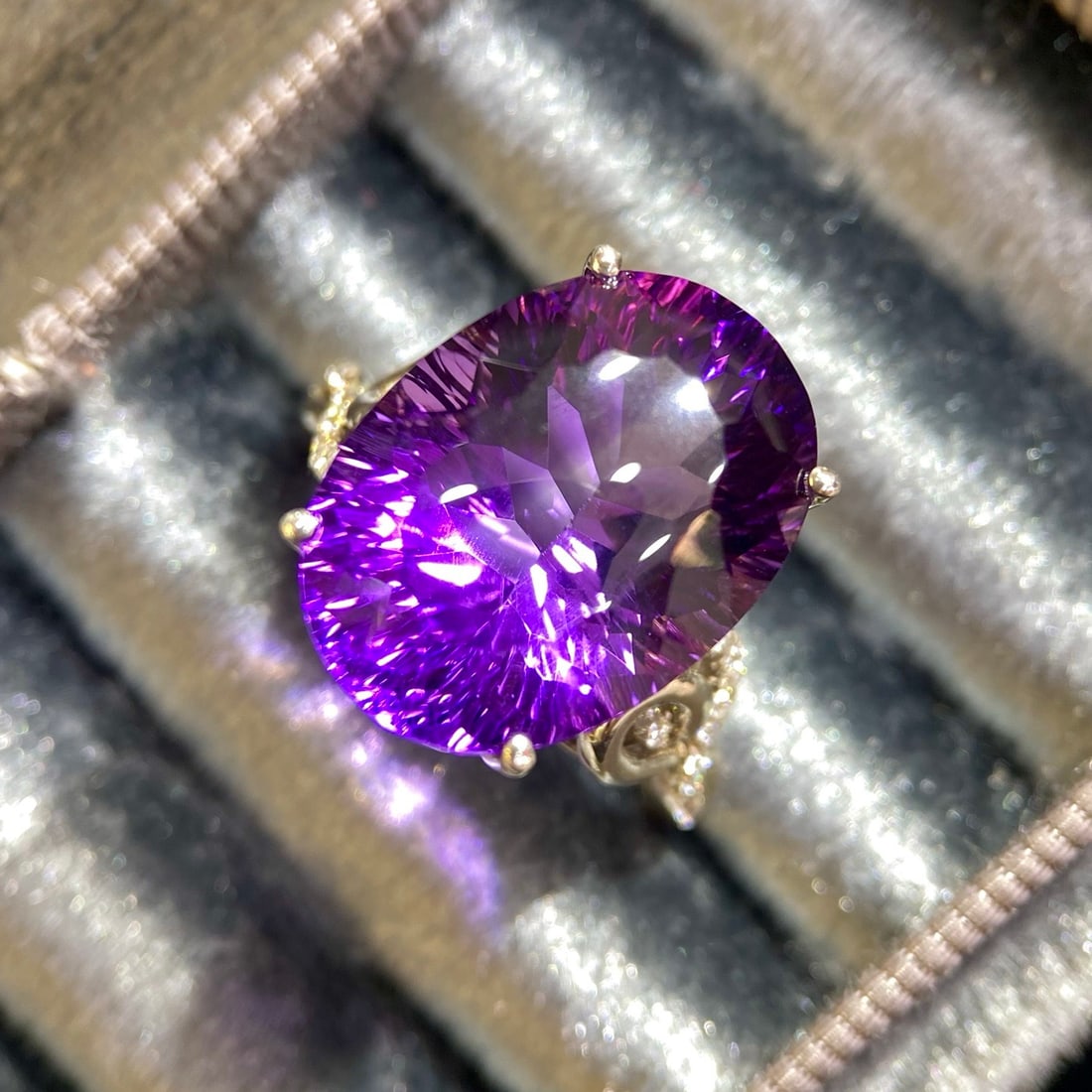 14k Gold 13.39 Ct Natural Amethyst & Moissanite Ring - 2