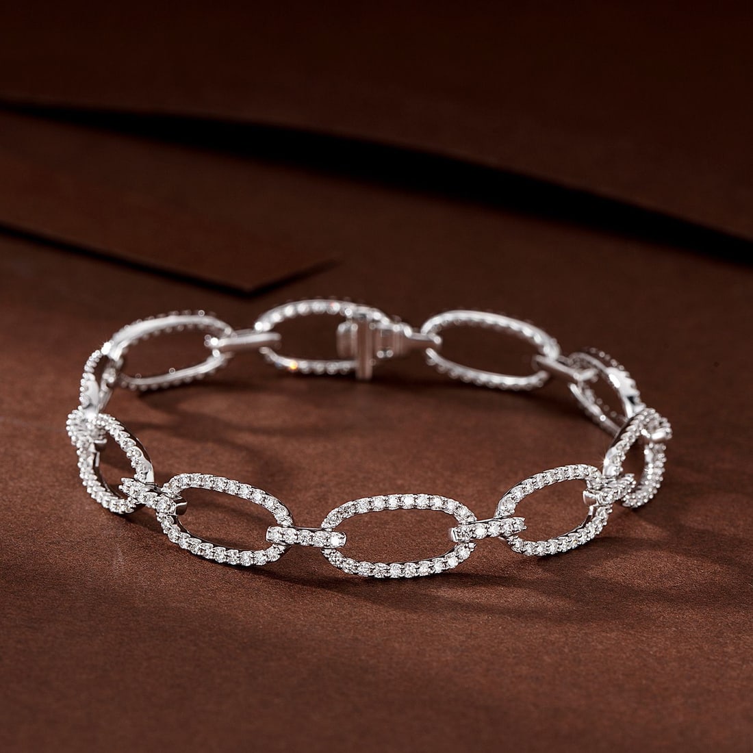 14k Gold 1.95 Ct Natural H Diamond Bracelet: Ref:231106043 // gold content:14k gold // main gemstone:diamond // shape:round // carat weight:1. 95ct // clarity grade:vs-si // color:h // treatment:natural // cut grade:g // Condition: NewHigh