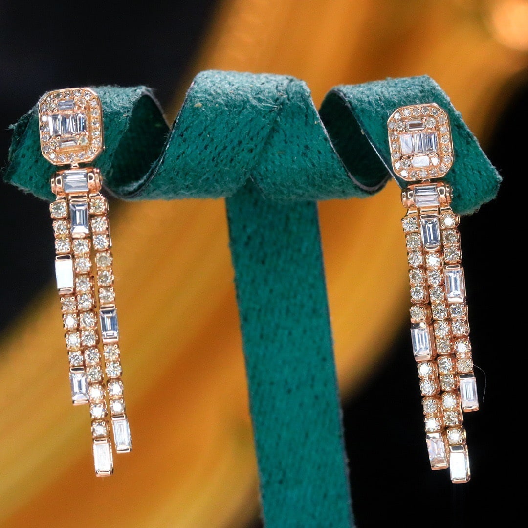 14k Gold 1.46 Ct Natural H Diamond Earrings: Ref:231106044 // gold content:14k gold // main gemstone:diamond // shape:multiple // carat weight:1. 46ct // clarity grade:vs-si // color:h // treatment:natural // Low Estimate: 5900High Estimate: