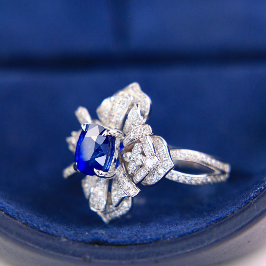 14k Gold 2.71 Ctw Vivid Blue Natural Sapphire & Diamond Ring - 4