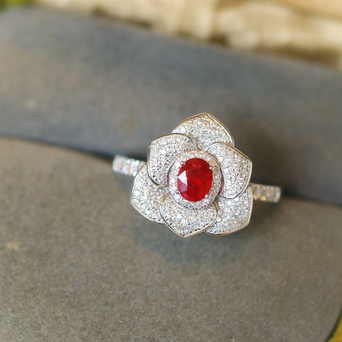 14k Gold 0.98 Ctw Natural Ruby & Diamond Ring - 3