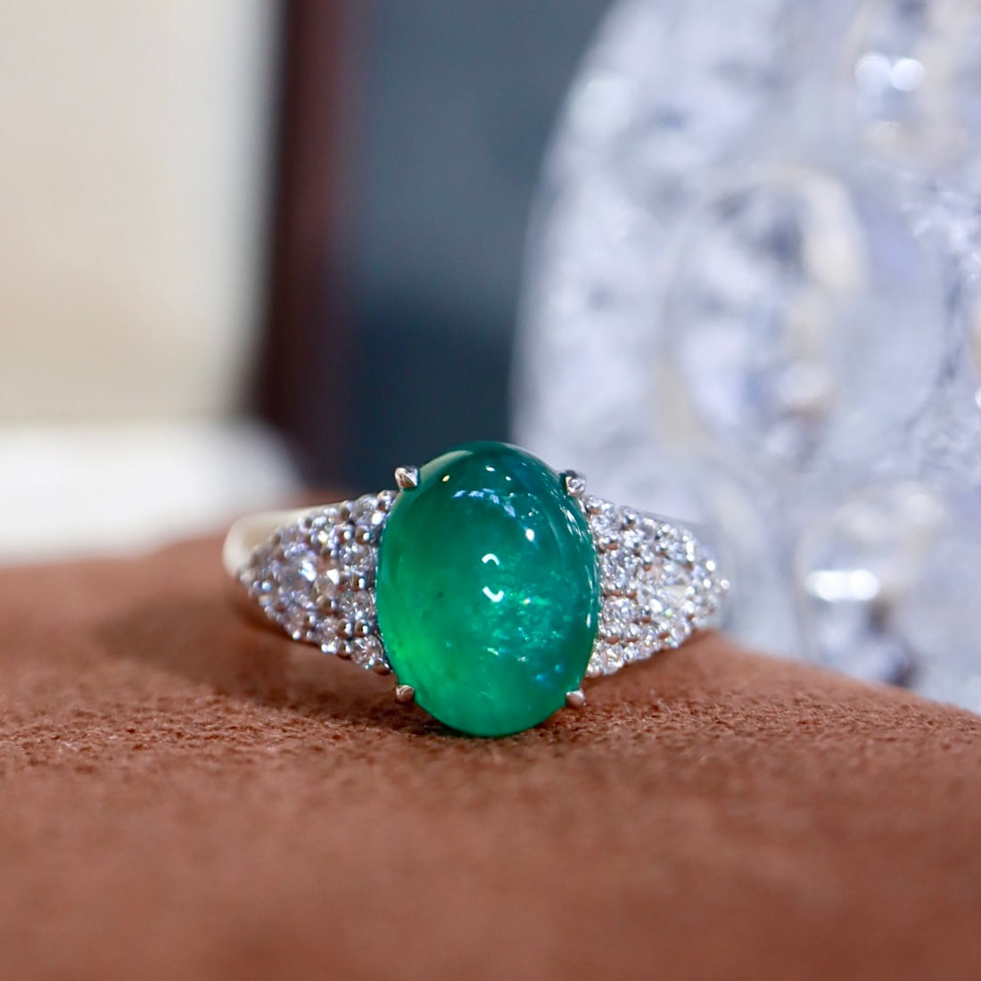 14k Gold 3.71 Ctw Natural Emerald & Diamond Ring: Ref:231106076 // gold content:14k gold // ring size:7. 25us // // main gemstone:emerald // shape:oval // carat weight:3. 41ct // color:green // treatment:natural // // adjacent gemstone 2 :