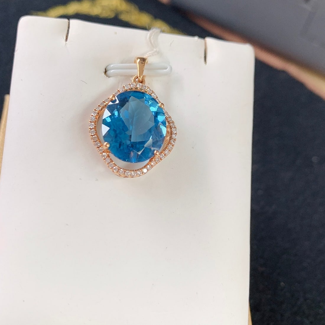 14k Gold 8.87 Ctw Natural Topaz & Diamond Pendant( Without Chain ): Ref:231106081 // gold content:14k gold // main gemstone:topaz // shape:oval // carat weight:8. 65ct // color:blue // treatment:natural // // adjacent gemstone 2 : diamond // number of stones:43 // sha