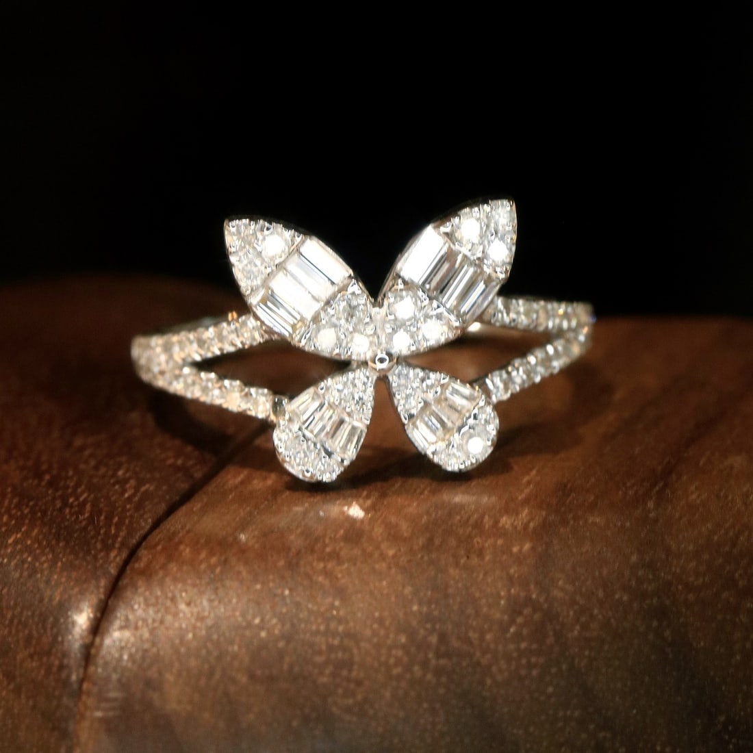 14k Gold 0.56 Ct Natural H Diamond Ring: Ref:231106088 // gold content:14k gold // ring size:7. 25us // // main gemstone:diamond // shape:multiple // carat weight:0. 56ct // clarity grade:vs-si // color:h // treatment:natural //