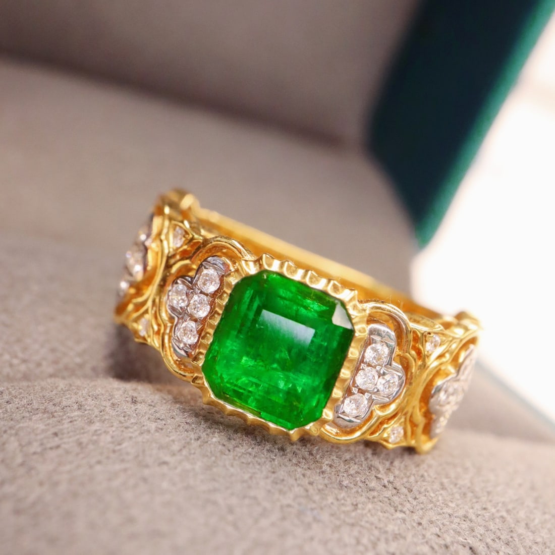 14k Gold 1.62 Ctw Vivid Green Natural Emerald & Diamond Ring - 2