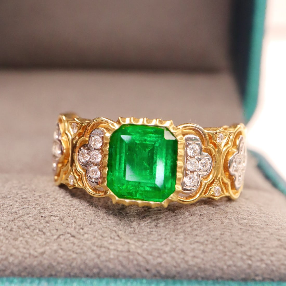 14k Gold 1.62 Ctw Vivid Green Natural Emerald & Diamond Ring - 3