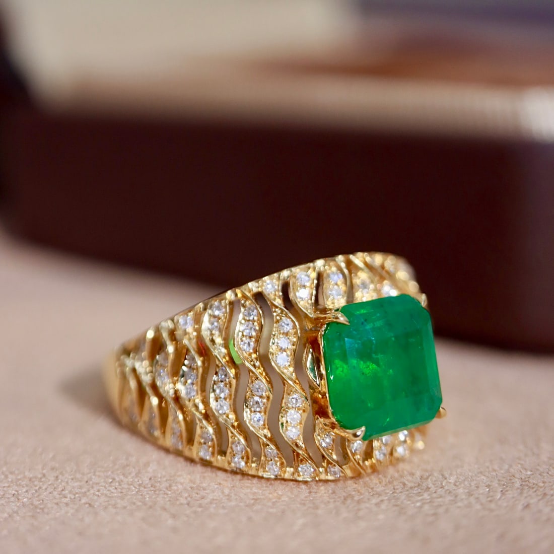 14k Gold 2.15 Ctw Vivid Green Natural Emerald & Diamond Ring - 6