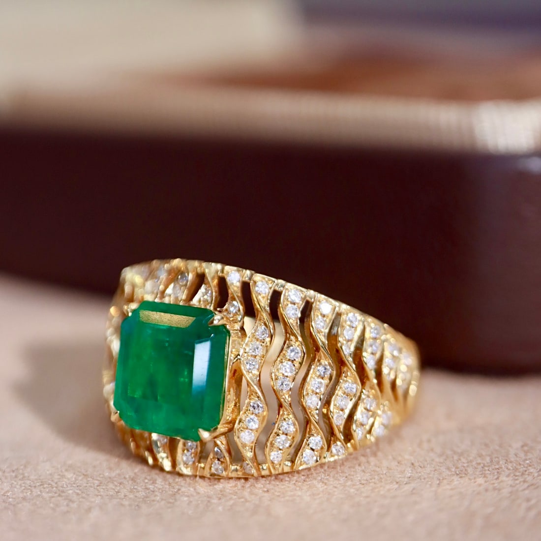 14k Gold 2.15 Ctw Vivid Green Natural Emerald & Diamond Ring - 7