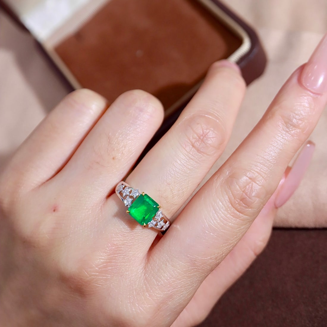 14k Gold 1.70 Ctw Vivid Green Natural Emerald & Diamond Ring - 8