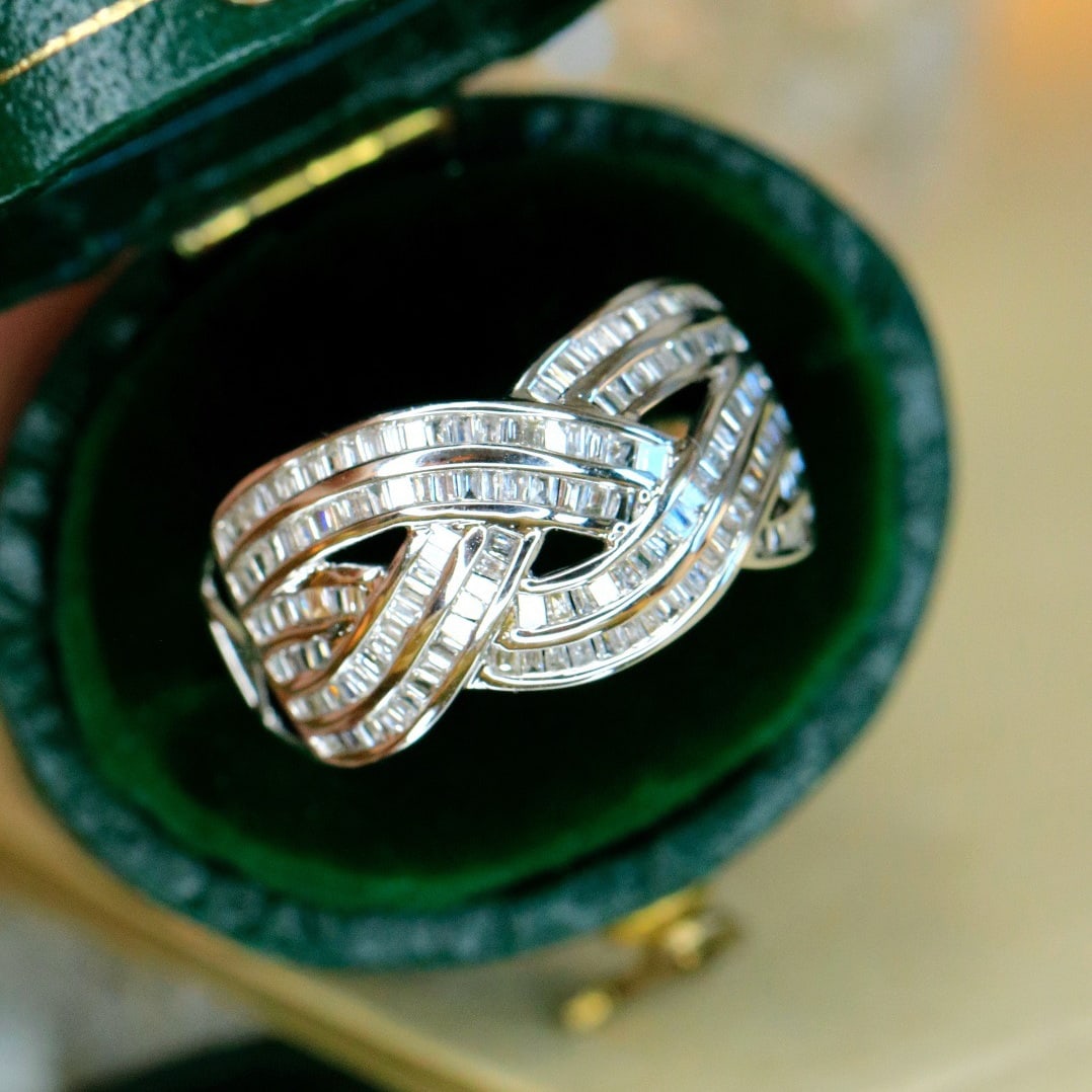 14k Gold 0.65 Ct Natural H Diamond Ring: Ref:231106117 // gold content:14k gold // ring size:7. 25us // // main gemstone:diamond // shape:baguette // carat weight:0. 65ct // clarity grade:vs-si // color:h // treatment:natural // Low