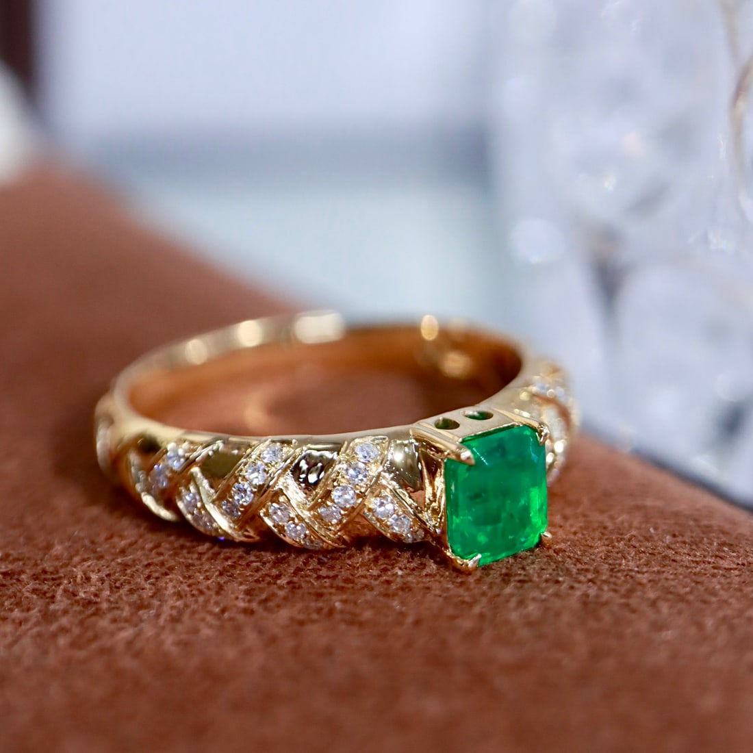 14k Gold 0.61 Ctw Vivid Green Natural Emerald & Diamond Ring - 2