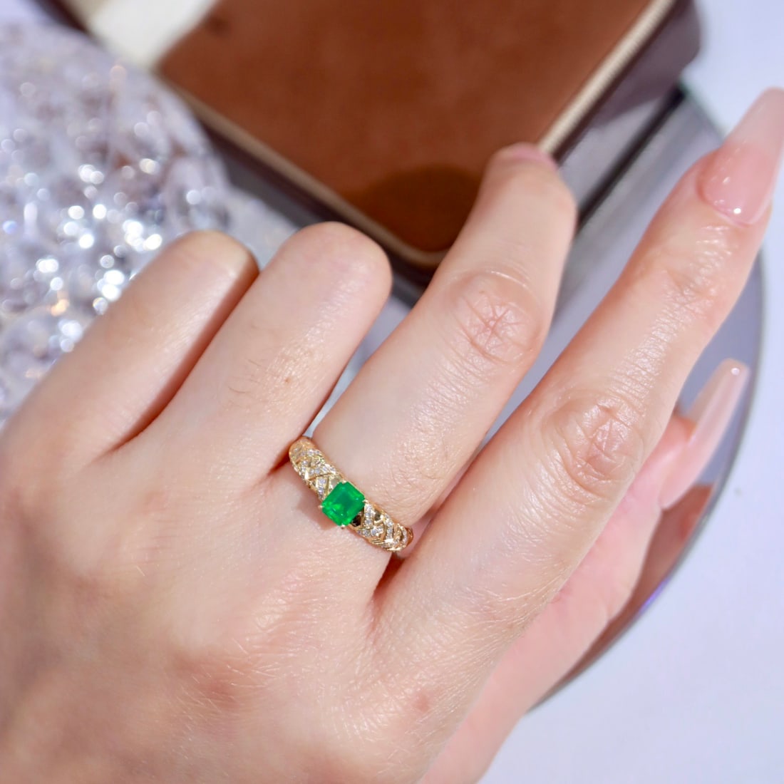 14k Gold 0.61 Ctw Vivid Green Natural Emerald & Diamond Ring - 4