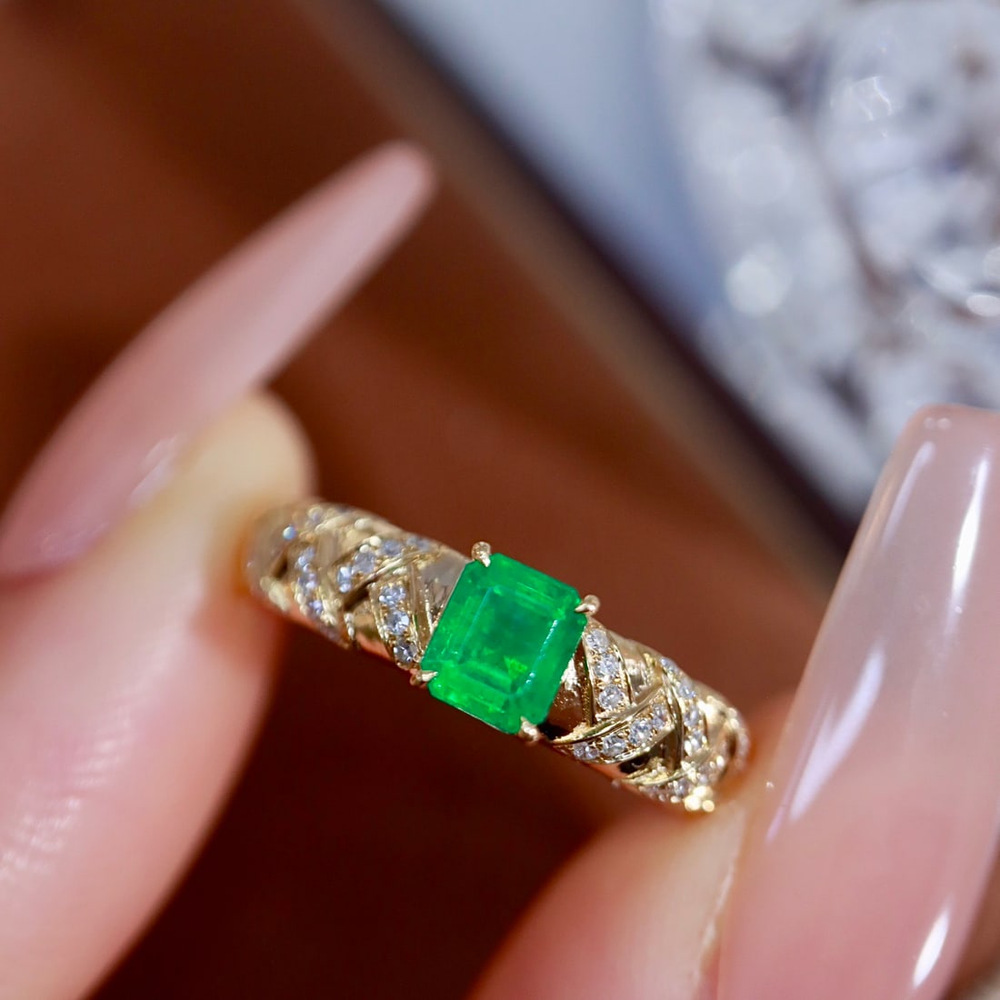 14k Gold 0.61 Ctw Vivid Green Natural Emerald & Diamond Ring - 5