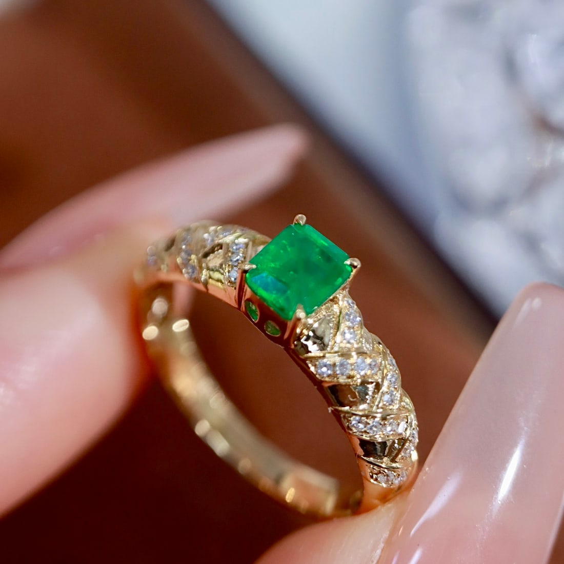14k Gold 0.61 Ctw Vivid Green Natural Emerald & Diamond Ring - 6