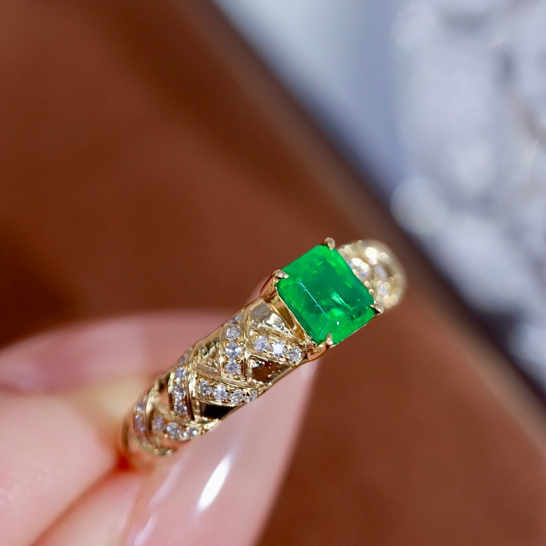 14k Gold 0.61 Ctw Vivid Green Natural Emerald & Diamond Ring - 7