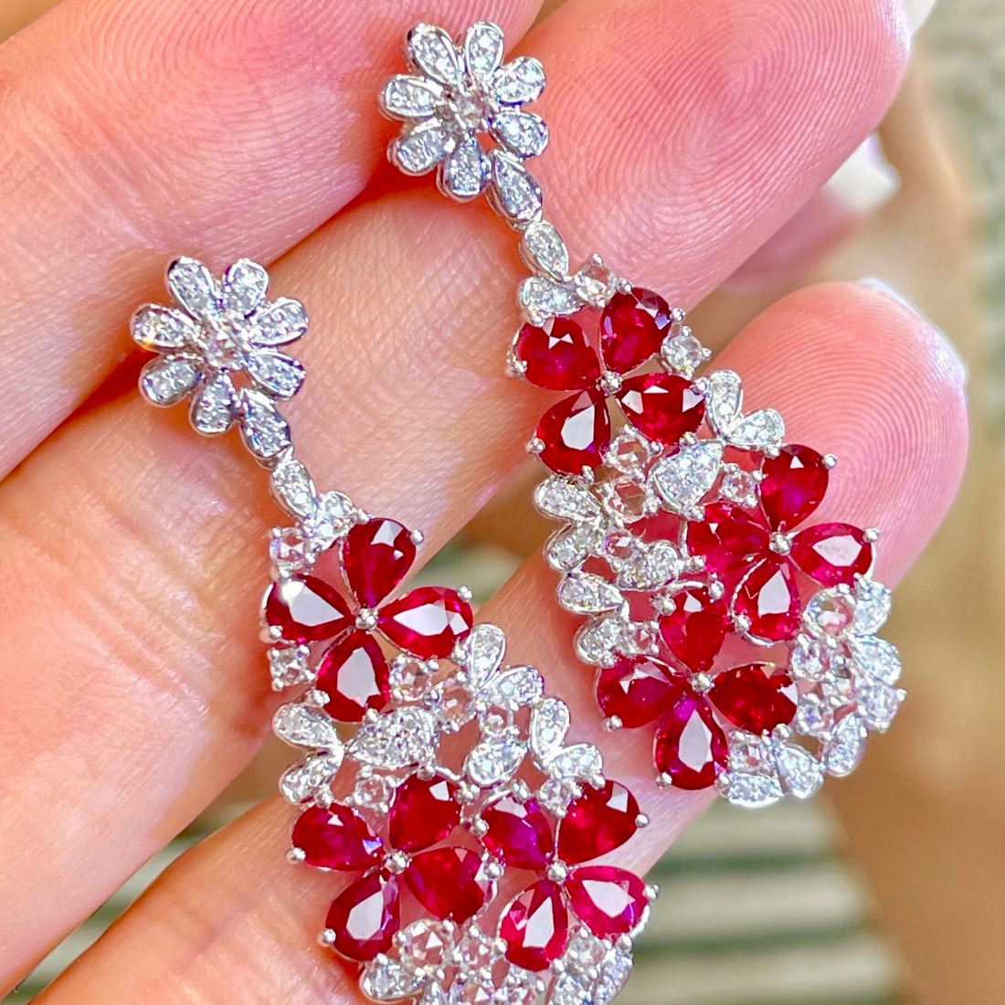 14k Gold 4.5 Ct Natural Ruby & Diamond Earrings: Ref:231106182 // gold content:14k gold // main gemstone:ruby // shape:pear // carat weight:4. 5ct // color:pigeonblood red // treatment:natural // // adjacent gemstone 2 : diamond // shape:round //