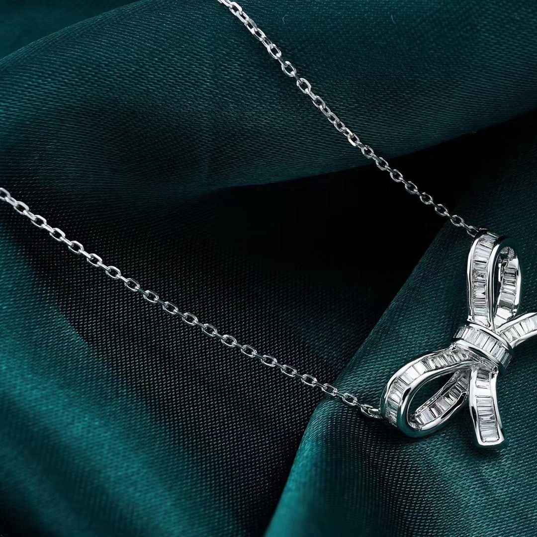 14k Gold 0.36 Ct Natural H Diamond Necklace: Ref:231106196 // gold content:14k gold // main gemstone:diamond // shape:baguette // carat weight:0. 36ct // clarity grade:vs-si // color:h // treatment:natural // High Estimate: 4300Condition: