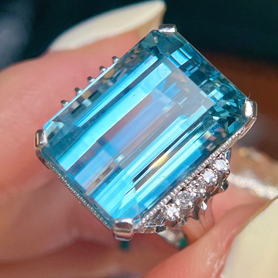 14k Gold 18 Ct Natural Aquamarine & Diamond Ring: Ref:231106206 // gold content:14k gold // ring size:7. 25us // // main gemstone:aquamarine // shape:octagonal // carat weight:18ct // color:santa maria color // treatment:natural // // adjacent