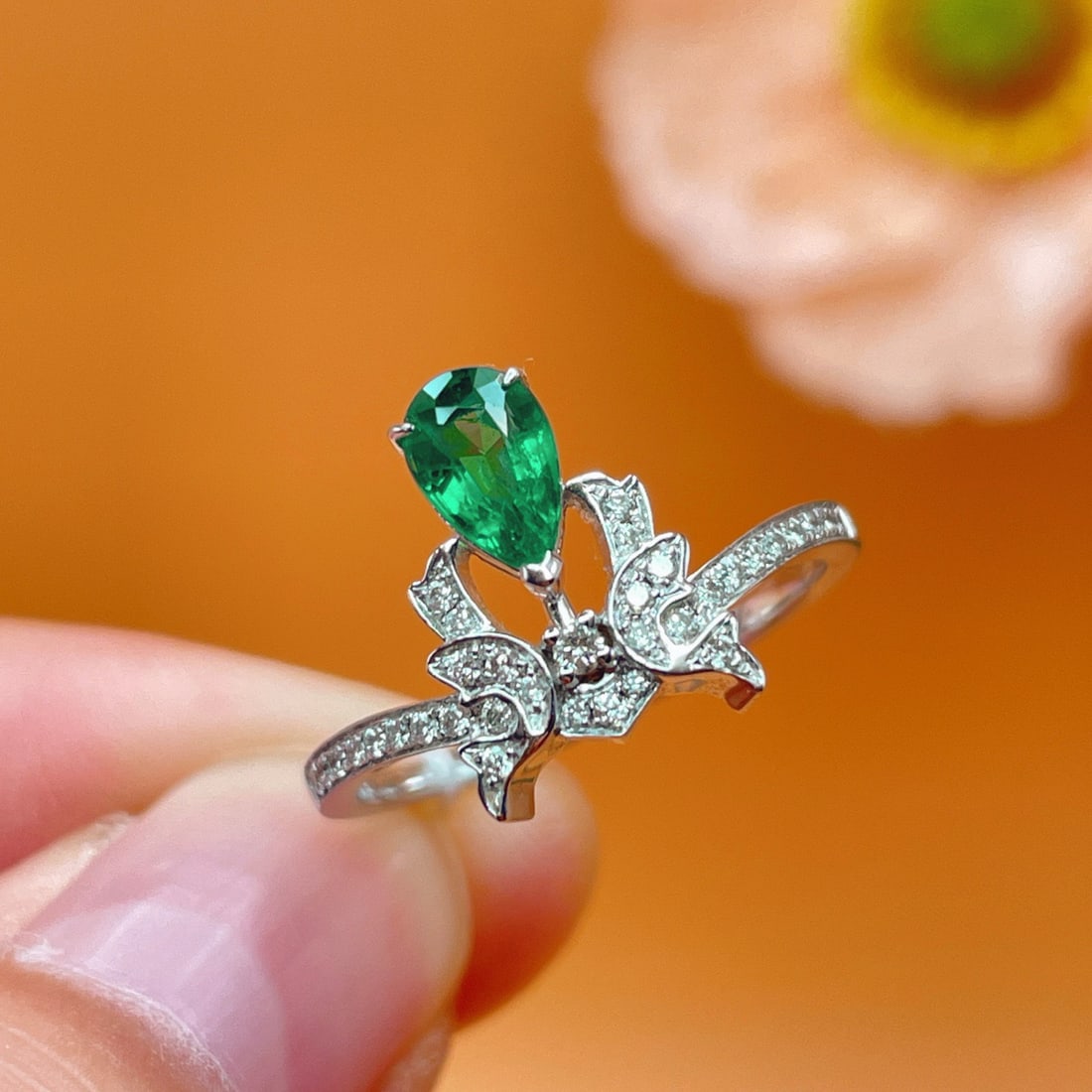 14k Gold 0.59 Ctw Vivid Green Natural Emerald & Diamond Ring - 2