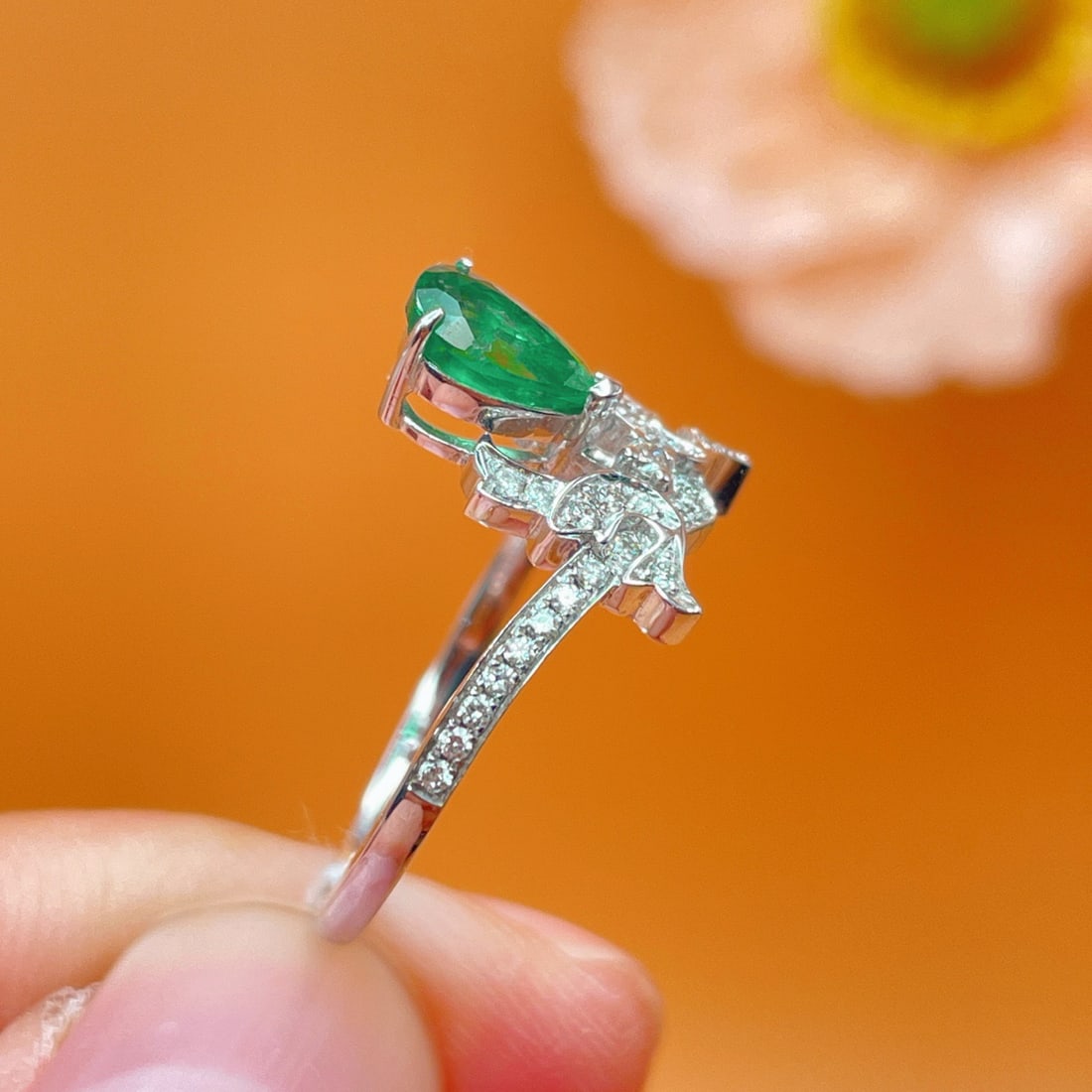 14k Gold 0.59 Ctw Vivid Green Natural Emerald & Diamond Ring - 4