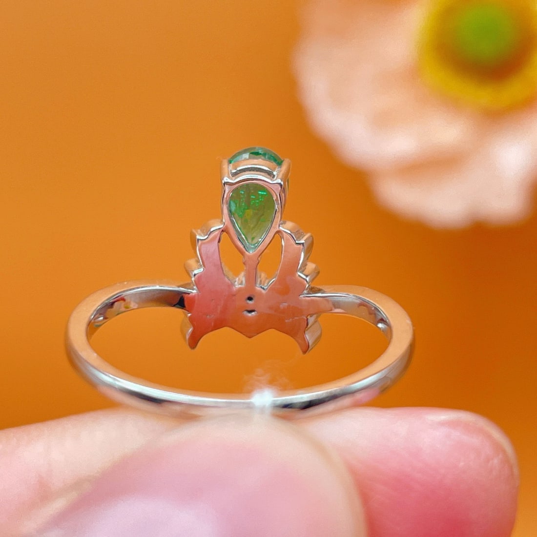 14k Gold 0.59 Ctw Vivid Green Natural Emerald & Diamond Ring - 5