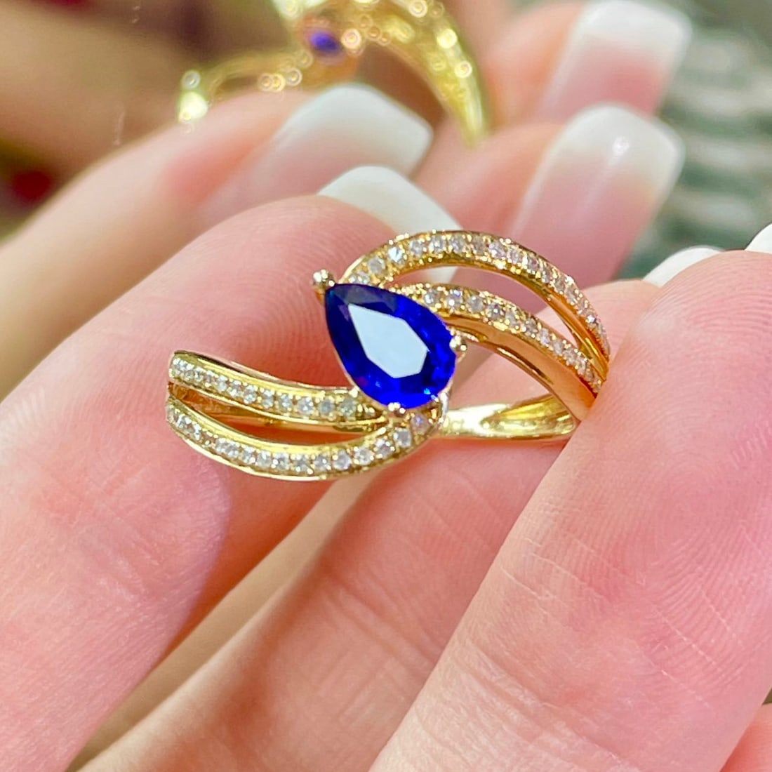 14k Gold 0.7 Ct Natural Sapphire & Diamond Ring - 4