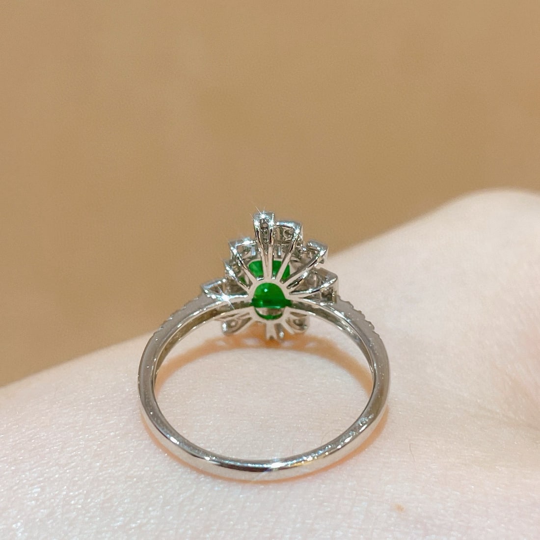 14k Gold 0.99 Ctw Vivid Green Natural Emerald & Diamond Ring - 5