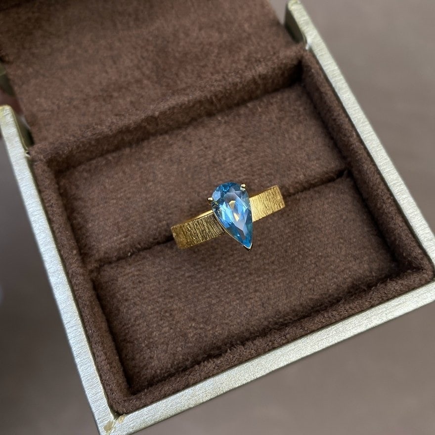 14k Gold 1.25 Ct Natural Aquamarine Ring: Ref:231106241 // gold content:14k gold // ring size:7. 25us // // main gemstone:aquamarine // shape:pear // carat weight:1. 25ct // color:santa maria color // treatment:natural // High Estimate: