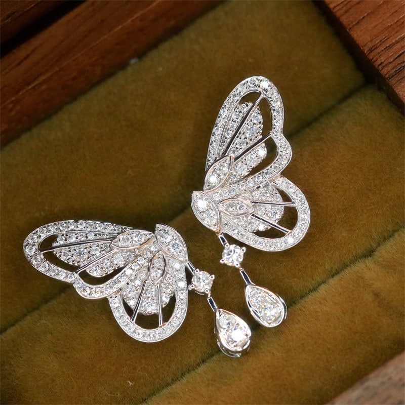 14k Gold 0.56 Ct Natural H Diamond & Butterfly Earrings: Ref:231106263 // gold content:14k gold // main gemstone:diamond // shape:round // carat weight:0. 56ct // clarity grade:vs-si // color:h // treatment:natural // cut grade:g // Low Estimate: