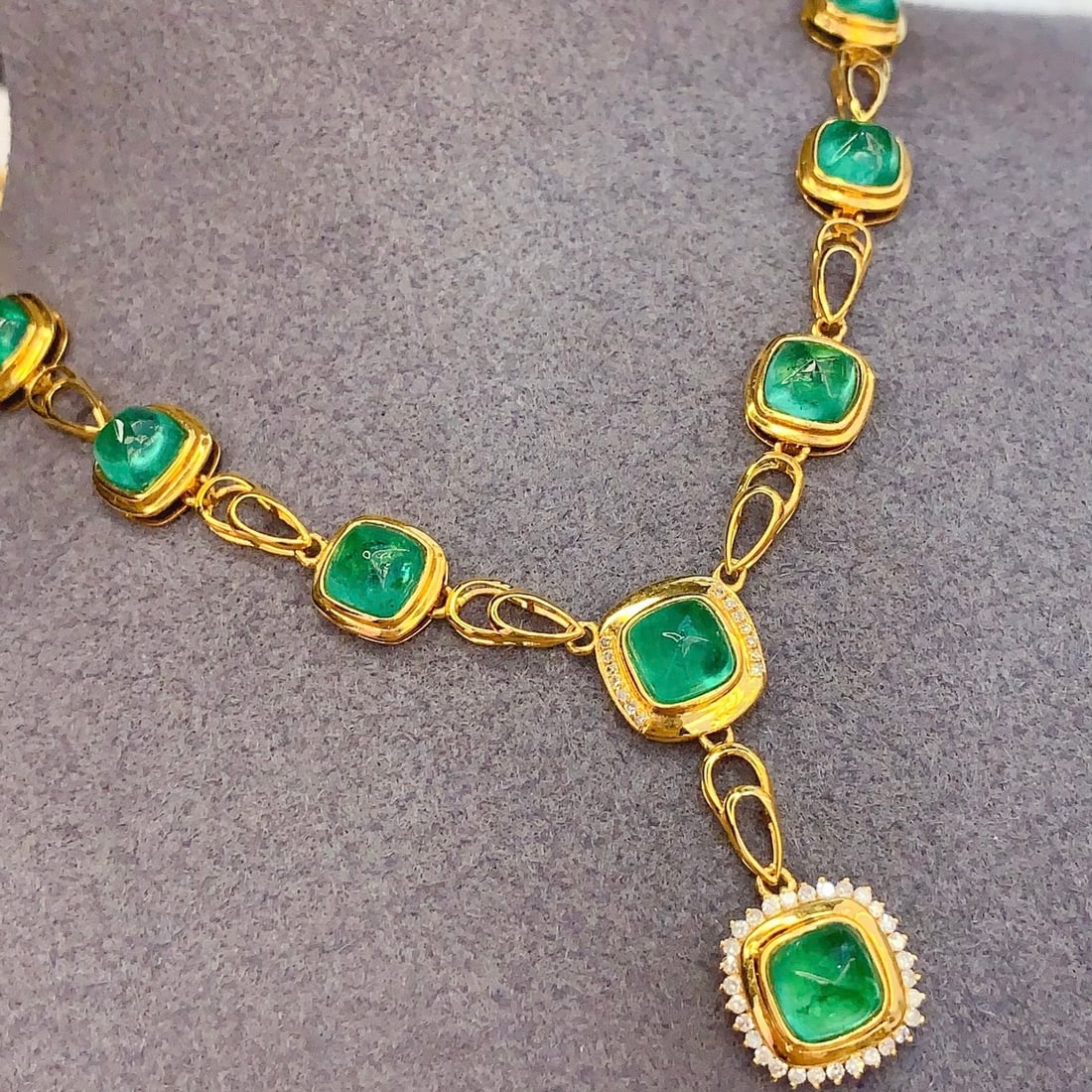 14k Gold 12.26 Ct Natural Emerald & Diamond Necklace - 2