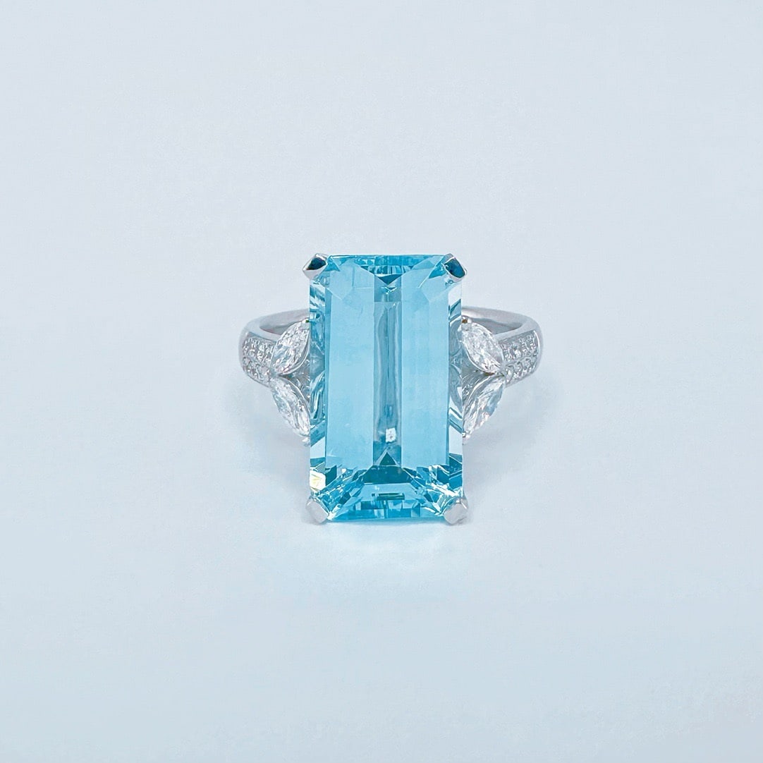 14k Gold 6.46 Ctw Natural Aquamarine & Diamond Ring: Ref:231106269 // gold content:14k gold // ring size:7. 25us // // main gemstone:aquamarine // shape:octagonal // carat weight:6. 03ct // color:santa maria color // treatment:natural // // adjacent