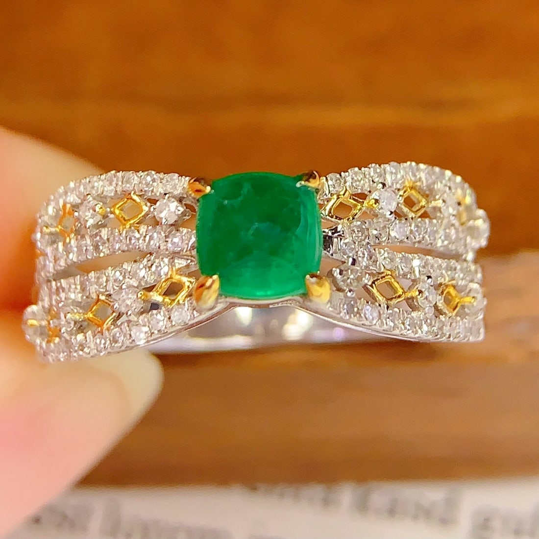 14k Gold 1.2 Ct Vivid Green Natural Emerald & Diamond Ring - 2