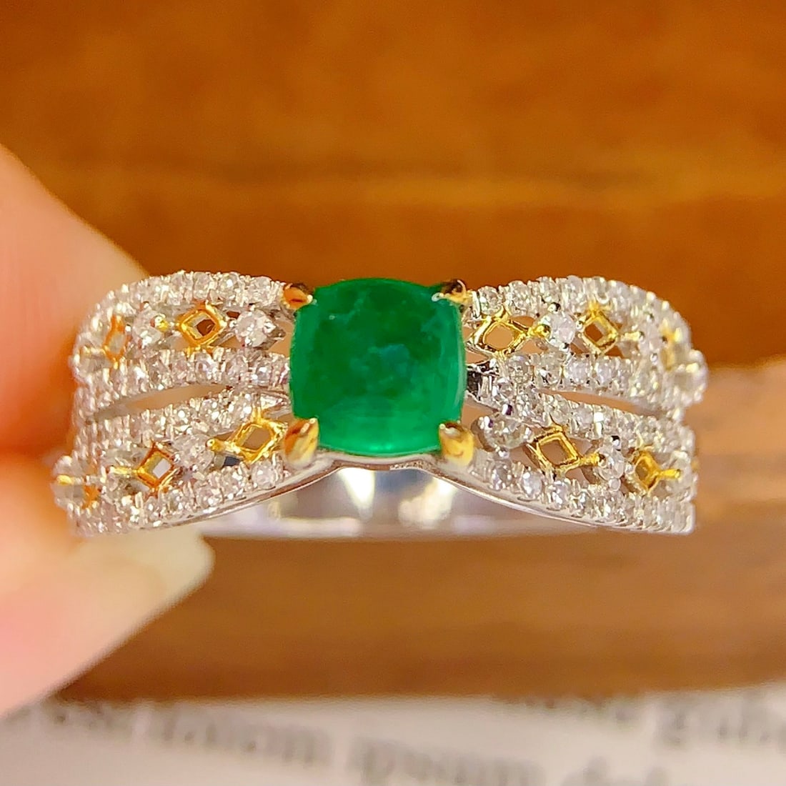 14k Gold 1.2 Ct Vivid Green Natural Emerald & Diamond Ring - 4