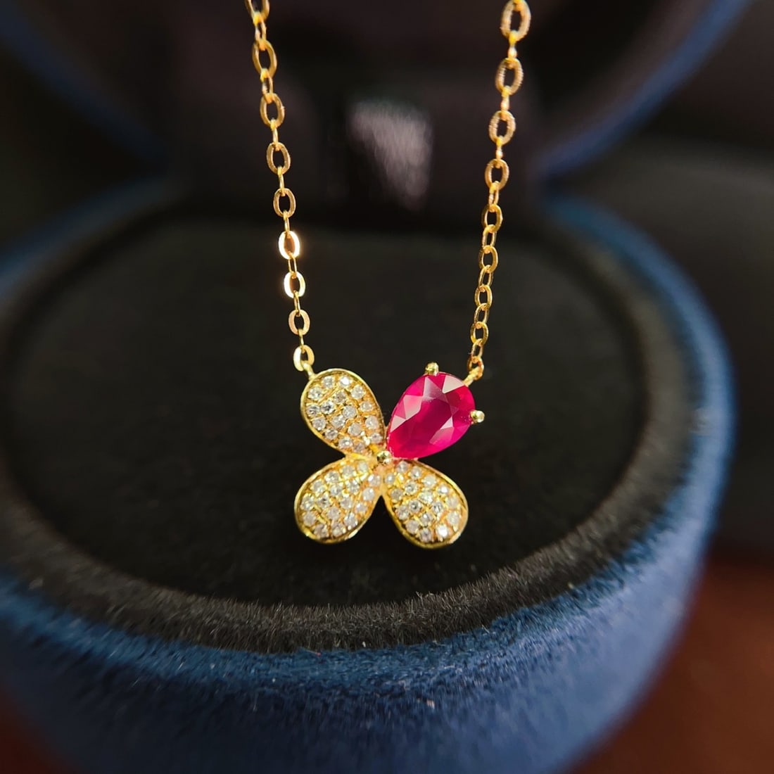 14k Gold 0.80 Ct Natural Ruby & Diamond Necklace: Ref:231106286 // gold content:14k gold // main gemstone:ruby // shape:pear // carat weight:0. 80ct // color:red // treatment:natural // // adjacent gemstone 2 : diamond // number of stones:51 //