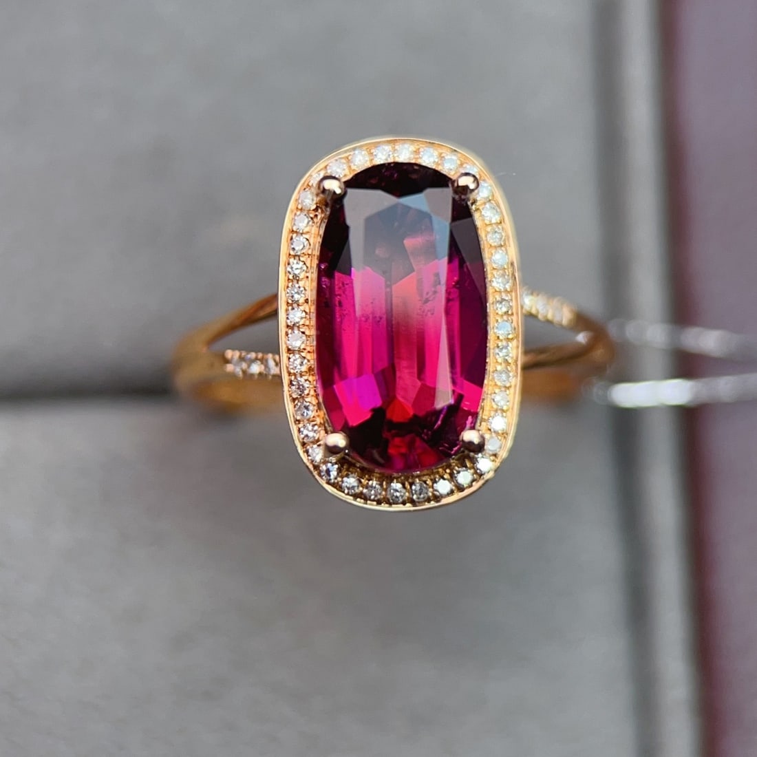 14k Gold 3.09 Ctw Natural Tourmaline & Diamond Ring: Ref:231106289 // gold content:14k gold // ring size:7. 25us // // main gemstone:tourmaline // shape:oval // carat weight:2. 95ct // color:red // treatment:natural // // adjacent gemstone 2 :