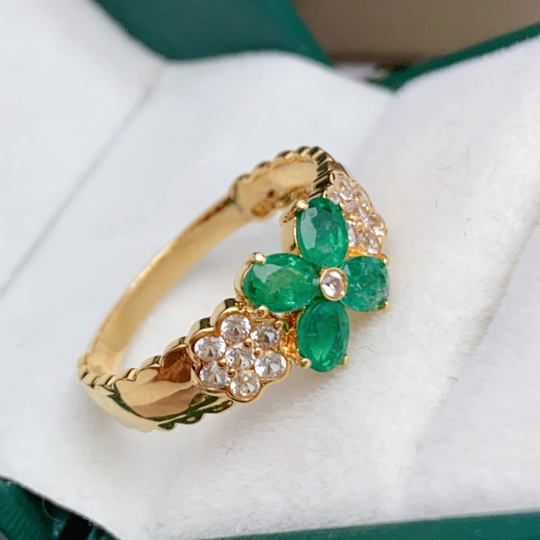 14k Gold 1.20 Ct Vivid Green Natural Emerald & Sapphire Ring - 6