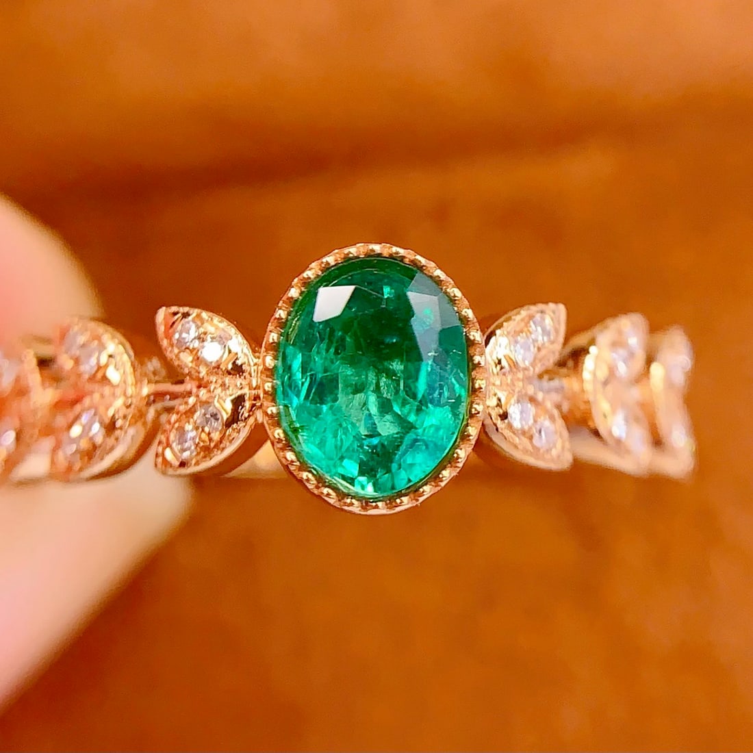 14k Gold 0.65 Ct Vivid Green Natural Emerald & Diamond Ring: Ref:231106305 // gold content:14k gold // ring size:7. 25us // // main gemstone:emerald // shape:oval // carat weight:0. 65ct // color:vivid green // treatment:natural // // adjacent gemstone 2 :