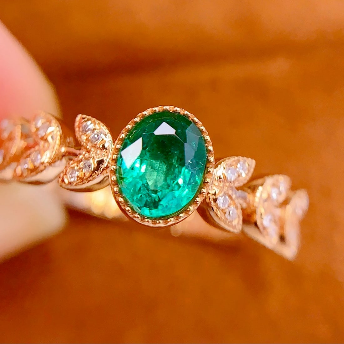 14k Gold 0.65 Ct Vivid Green Natural Emerald & Diamond Ring - 2